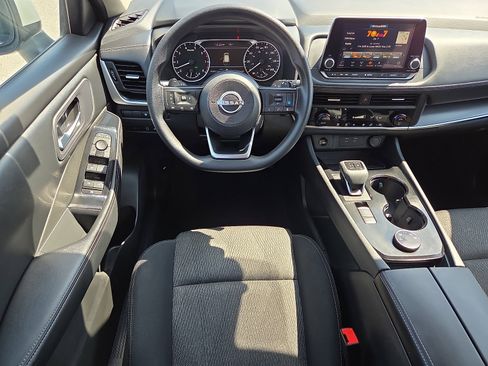 Used 2024 Nissan Rogue SV image 11