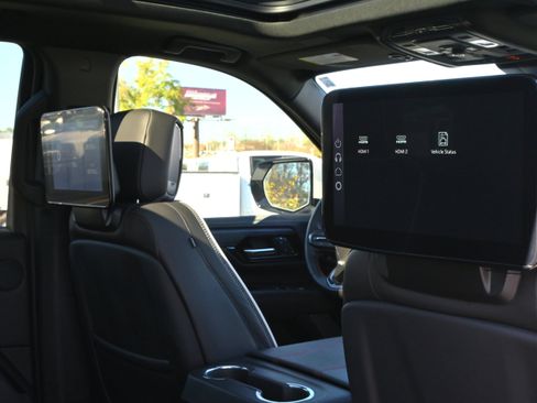 Used 2025 GMC Yukon AT4 Ultimate image 10