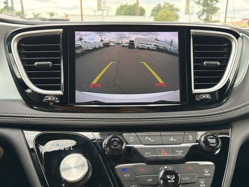 Used 2026 Chrysler Pacifica Limited w/ S Appearance Package FWD image 16