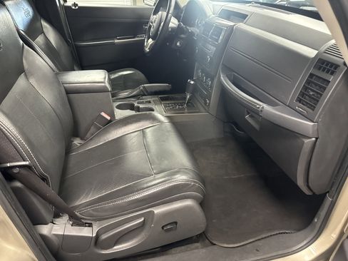 Used 2011 Jeep Liberty Limited image 8
