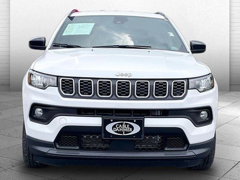 Used 2024 Jeep Compass Latitude AWD/4WD image 2