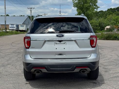 Used 2018 Ford Explorer XLT w/ Equipment Group 201A FWD image 4