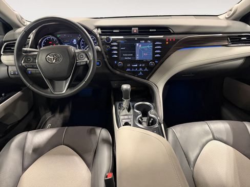 Used 2020 Toyota Camry XLE w/ Navigation Package FWD image 11