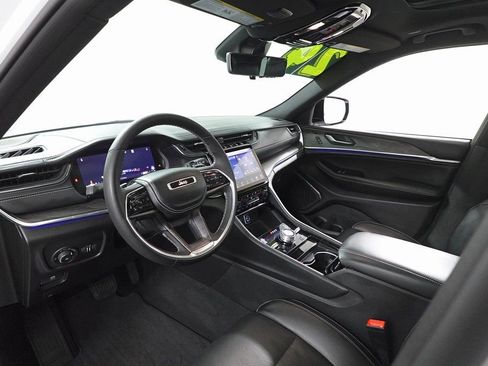 Used 2024 Jeep Grand Cherokee Overland w/ Luxury Tech Group IV image 13