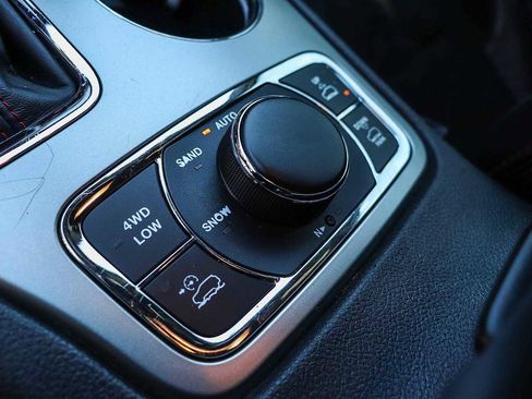 Used 2017 Jeep Grand Cherokee Trailhawk image 21