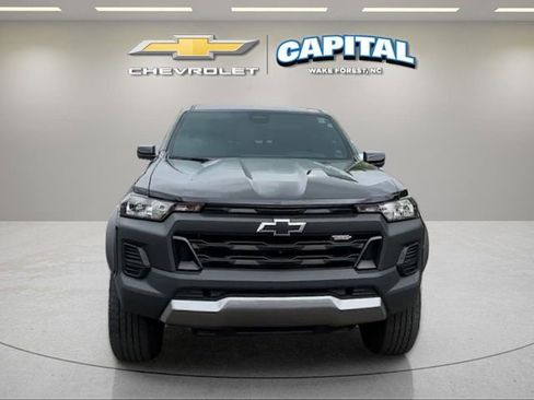 Used 2024 Chevrolet Colorado Trail Boss w/ Technology Package AWD/4WD image 8