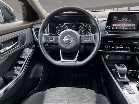 Used 2023 Nissan Rogue SV image 6