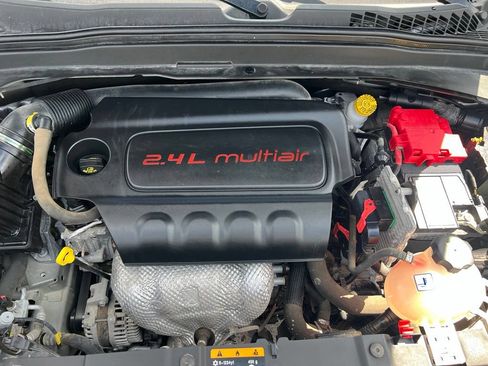 Used 2020 Jeep Renegade Latitude w/ Cold Weather Group AWD/4WD image 44