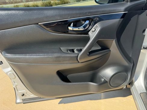 Used 2017 Nissan Rogue Sport SL w/ SL Premium Package image 28