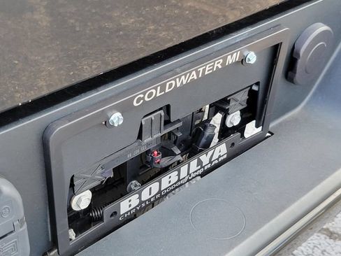 Used 2020 Chevrolet Silverado 1500 RST AWD/4WD image 34