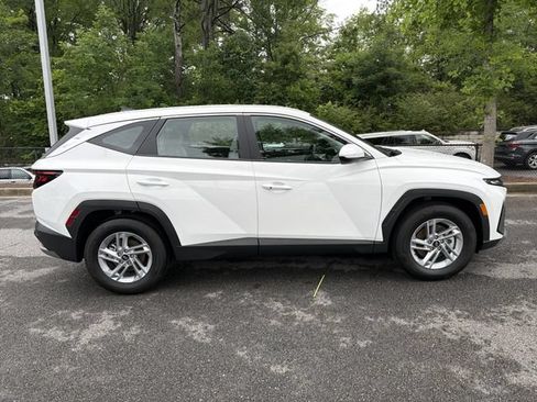 Certified 2025 Hyundai Tucson SE FWD image 8