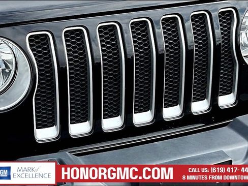 Used 2019 Jeep Wrangler Unlimited Sahara AWD/4WD image 30