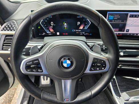 Certified 2024 BMW X7 xDrive40i w/ M Sport Package image 18