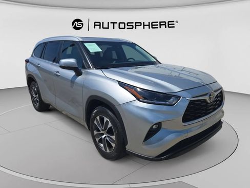 Used 2023 Toyota Highlander XLE FWD image 10