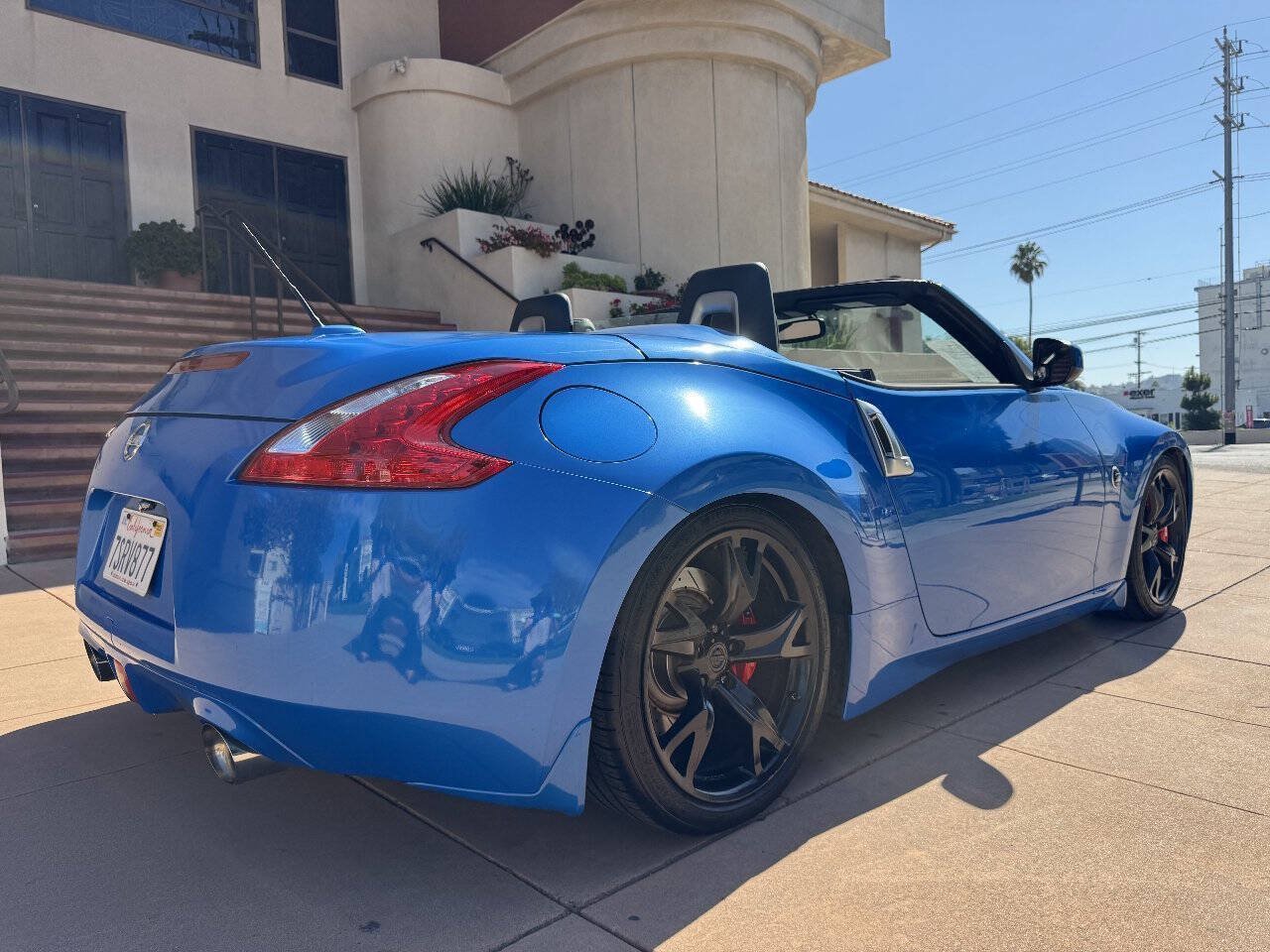 Used 2010 Nissan 370Z Touring RWD image 5