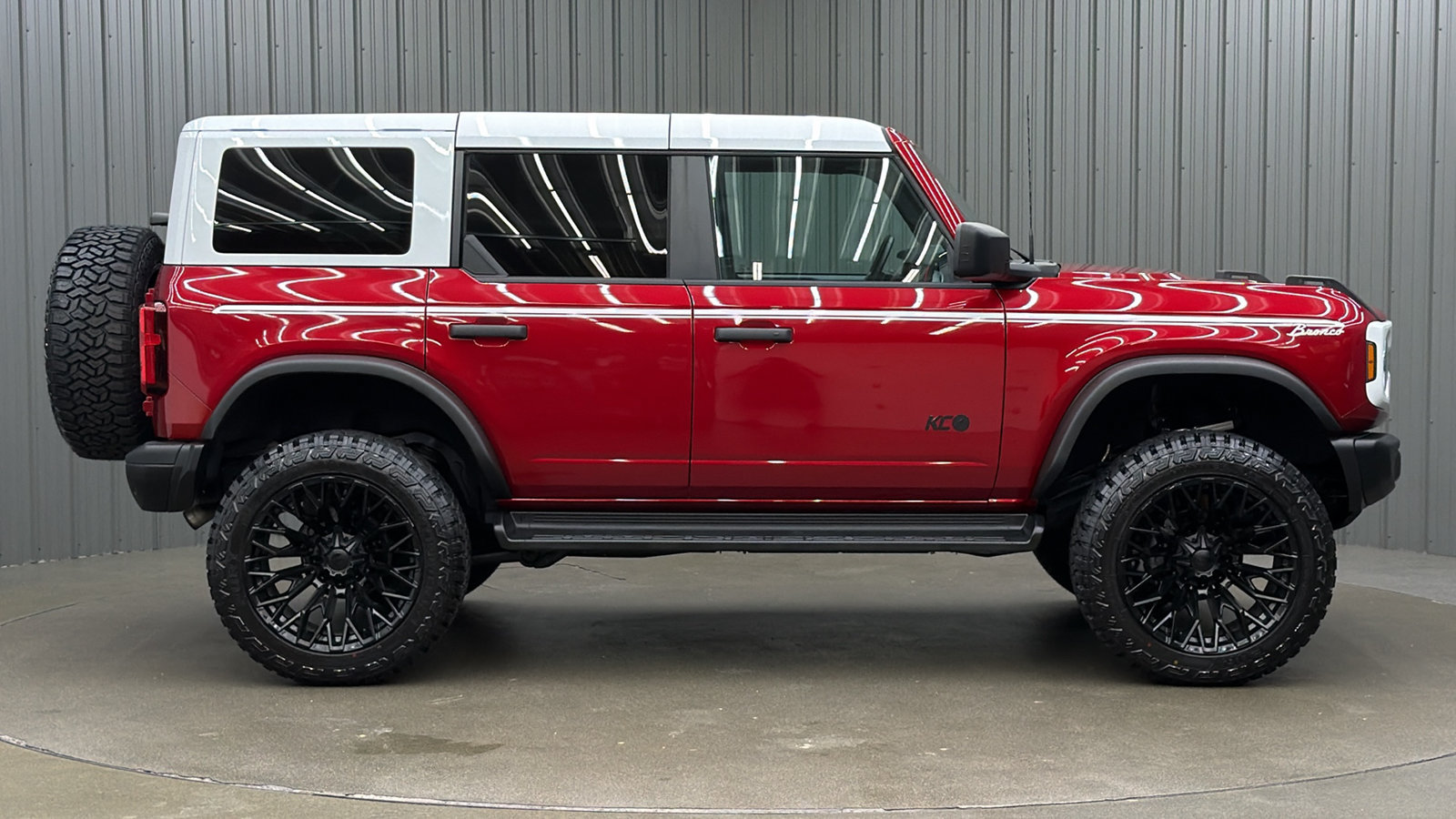 Used 2025 Ford Bronco Heritage Edition AWD/4WD image 6