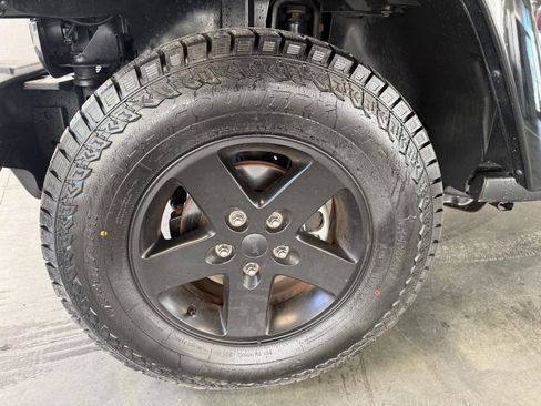 Used 2015 Jeep Wrangler Unlimited Sahara image 10