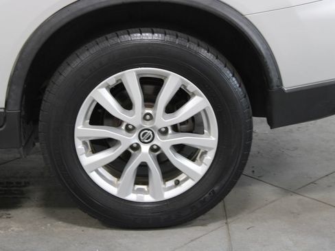 Used 2020 Nissan Rogue SV AWD/4WD image 17