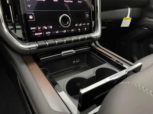 New 2026 GMC Yukon XL Denali w/ Denali Reserve Package AWD/4WD image 36