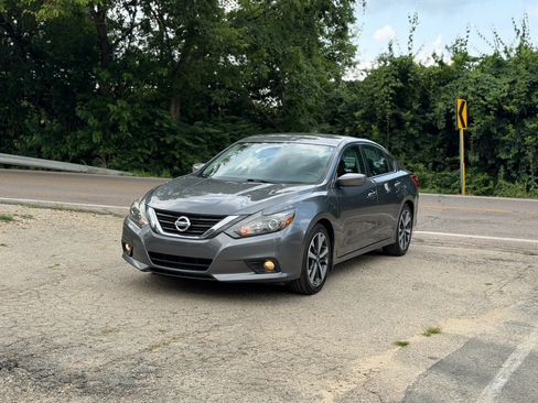Used 2016 Nissan Altima 2.5 SR FWD image 9