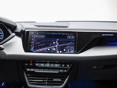 Used 2024 Audi e-tron GT Premium Plus image 23