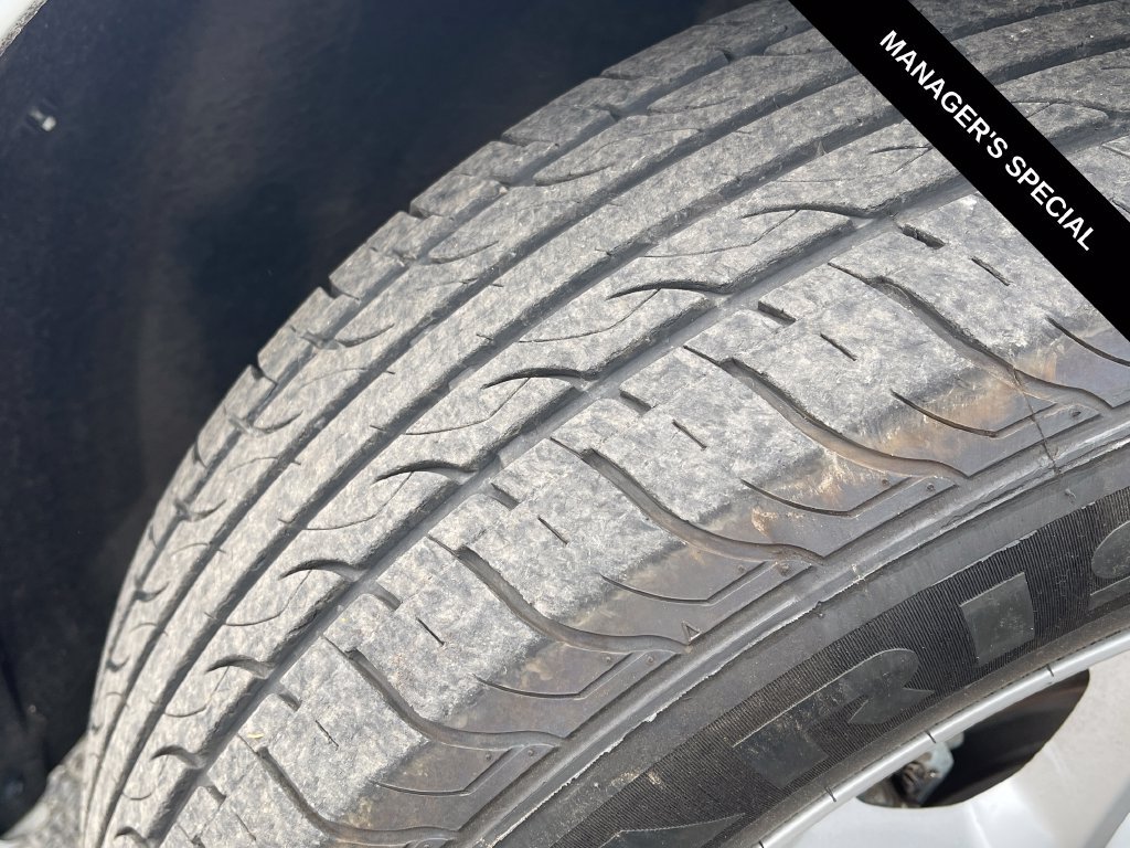 Used 2023 Chrysler Pacifica Touring-L FWD image 11