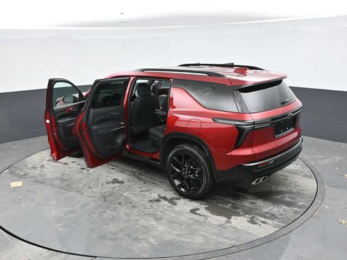 Used 2024 Chevrolet Traverse RS w/ LPO, Floor Liner Package AWD/4WD image 58