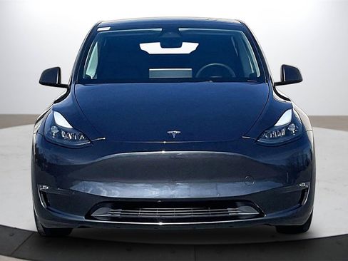 Used 2024 Tesla Model Y Performance image 3