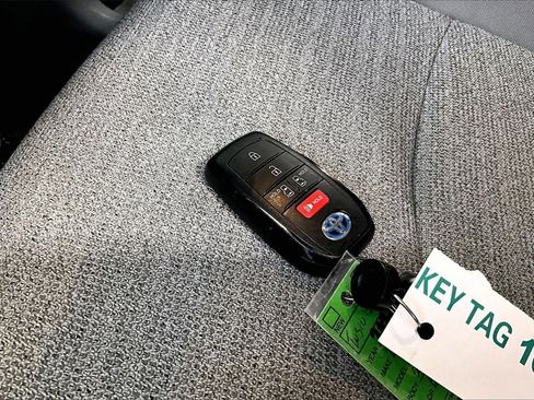 Used 2022 Toyota Sienna LE image 19