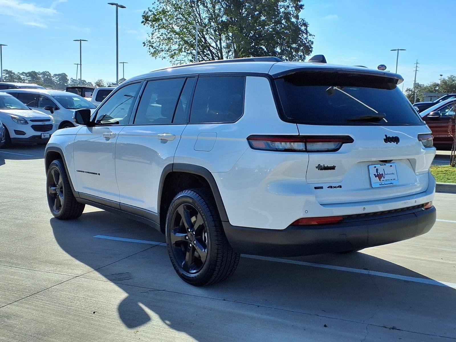 Used 2023 Jeep Grand Cherokee L Laredo AWD/4WD image 2