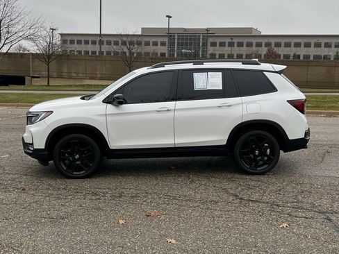 Certified 2024 Honda Passport Black Edition image 4