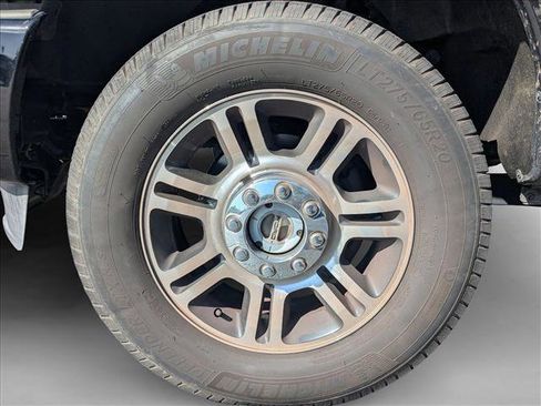 Used 2016 Ford F250 Platinum w/ FX4 Off-Road Package image 19