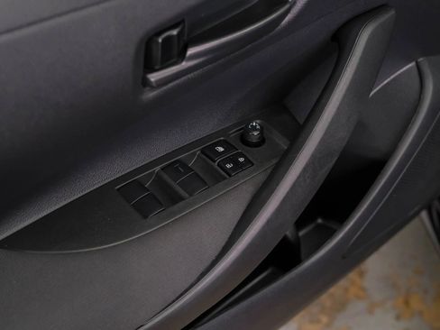 Used 2022 Toyota Corolla LE image 40