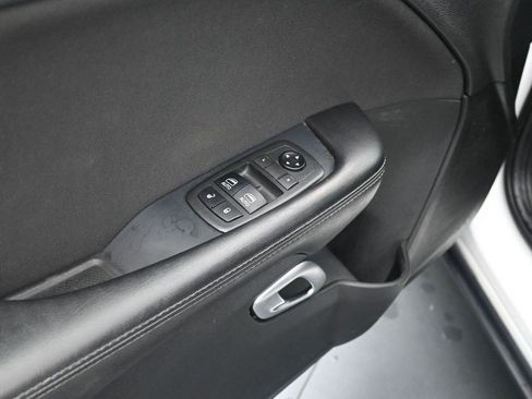 Used 2019 Dodge Challenger R/T w/ Driver Convenience Group RWD image 18