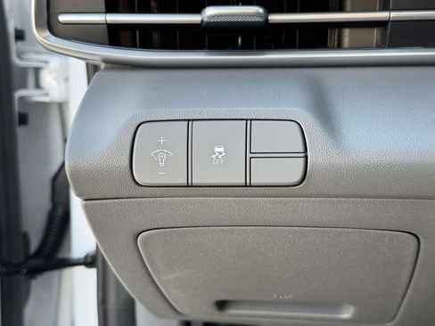 Used 2025 Hyundai Elantra SEL FWD image 20