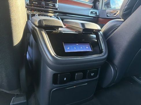 Used 2023 Lincoln Navigator Reserve AWD/4WD image 12