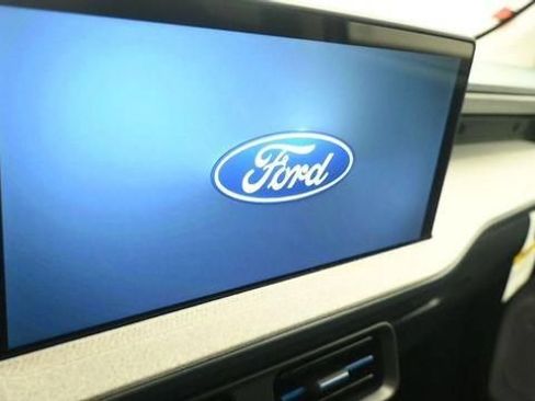 New 2026 Ford Maverick XLT w/ XLT Luxury Package FWD image 16