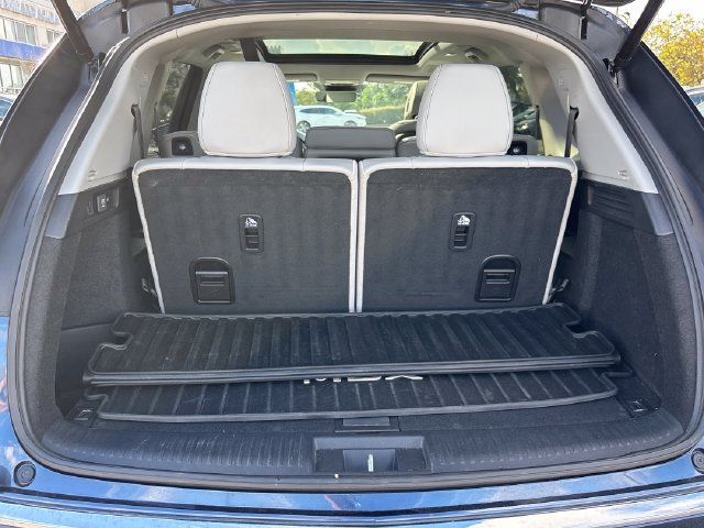 Used 2025 Acura MDX w/ Technology Package FWD image 11