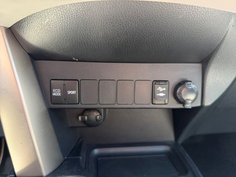 Used 2015 Toyota RAV4 LE AWD/4WD image 12