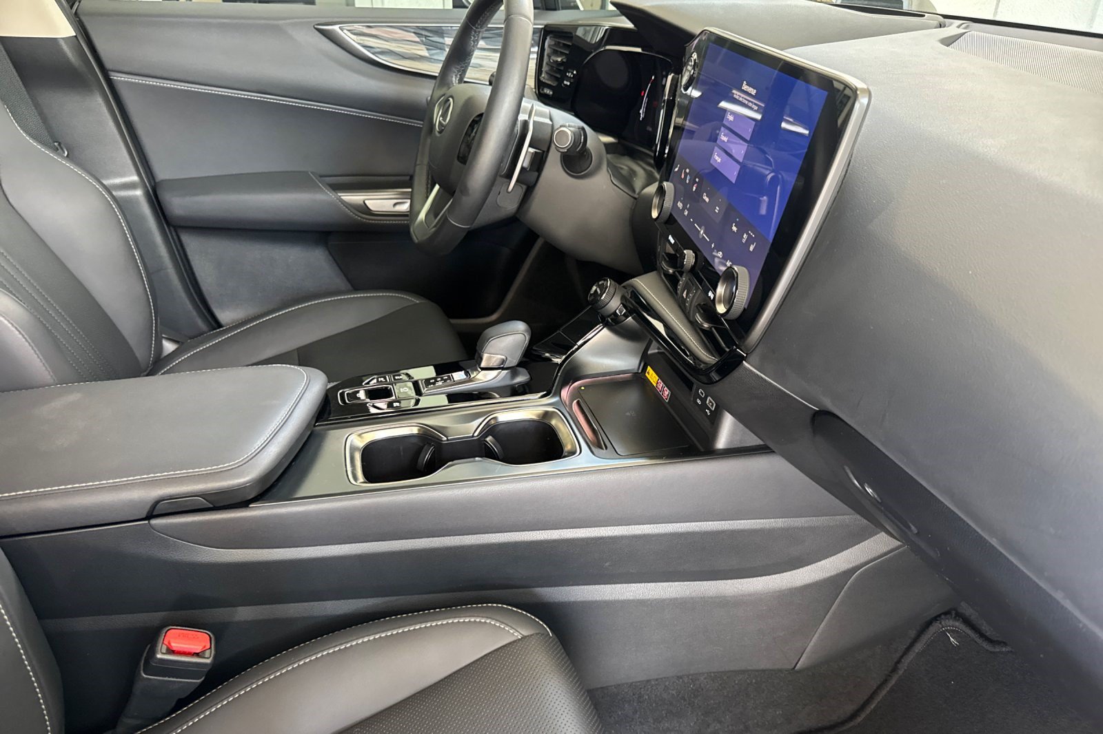 Used 2025 Lexus NX 350h AWD w/ Cold Area Package image 20