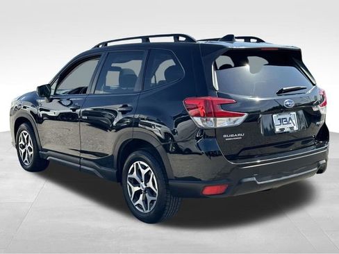 Used 2023 Subaru Forester Premium image 25