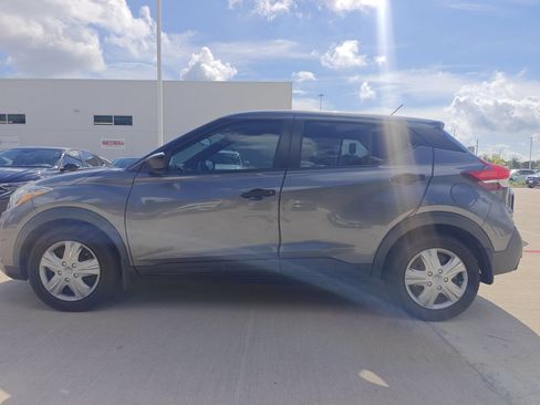 Used 2020 Nissan Kicks S FWD image 3