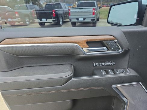 Used 2023 Chevrolet Silverado 1500 High Country w/ Technology Package image 17