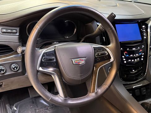 Used 2017 Cadillac Escalade Platinum AWD/4WD image 17