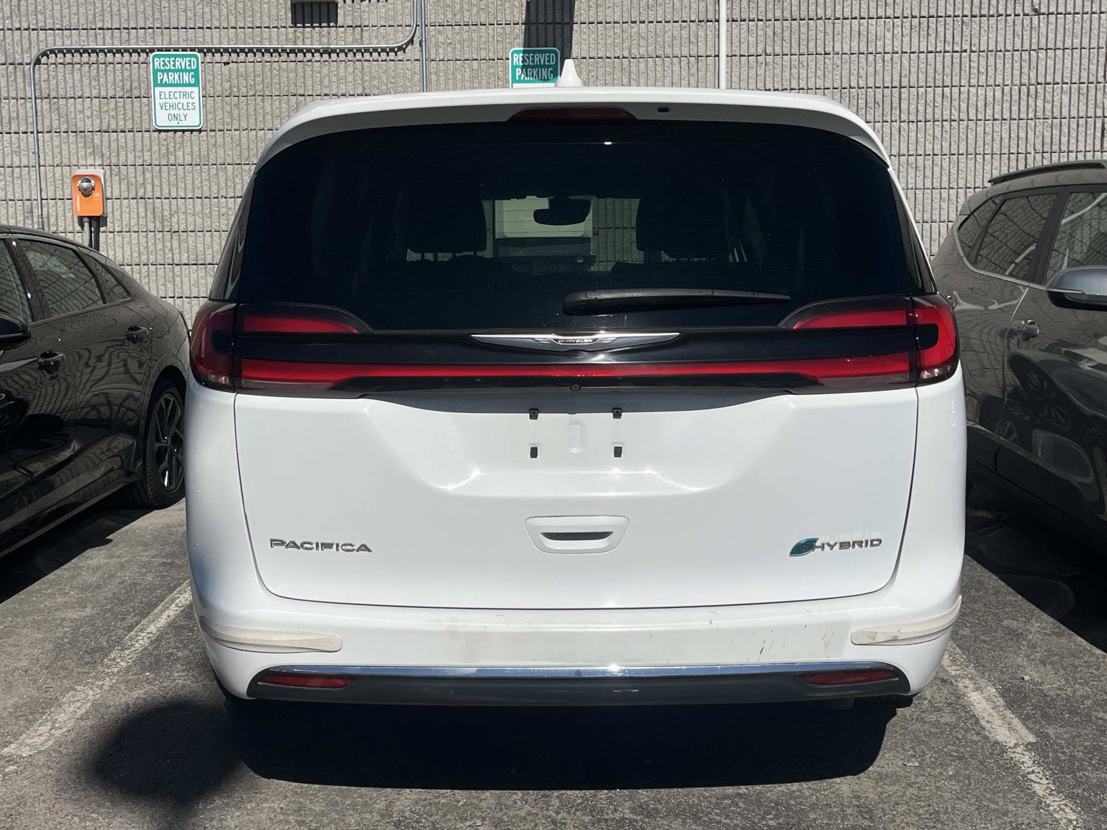 Used 2022 Chrysler Pacifica Touring-L FWD image 4