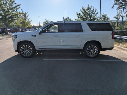 Used 2022 GMC Yukon XL SLT w/ SLT Luxury Package AWD/4WD image 7
