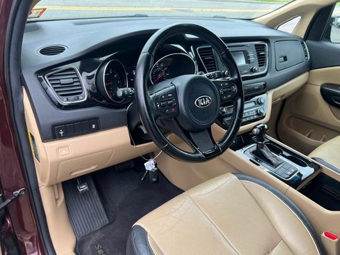 Used 2015 Kia Sedona EX FWD image 16