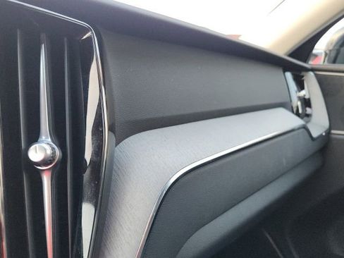 Certified 2025 Volvo XC60 B5 Plus image 20