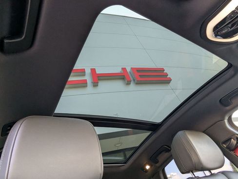 Used 2025 Porsche Macan image 26