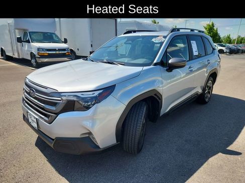 Used 2025 Subaru Forester Premium AWD/4WD image 3